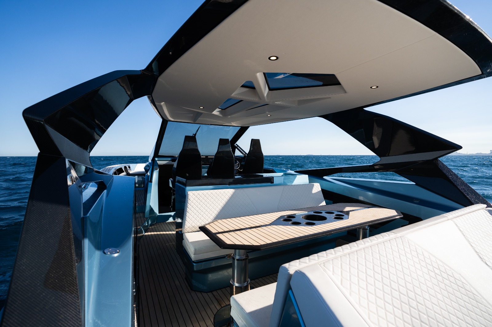 SAY 42 Sport hardtop alatti tatfedélzete asztallal
